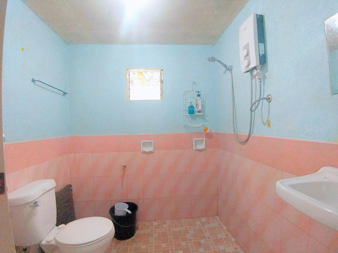 Bathroom 4, Stay N Save B B, Oslob