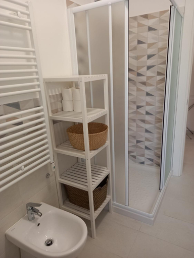 Bathroom 2, A casa dalla Lu, Genova