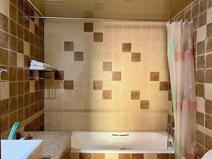 Bathroom 4, Kharaa Hotel & Restaurant, Ulan Bator