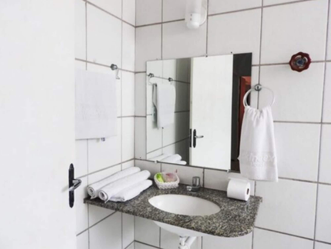 Bathroom 4, Abbeville Hotel, São Luis