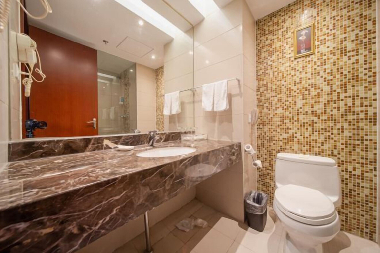 Bathroom 4, Wenfeng City Hotel, Nantong