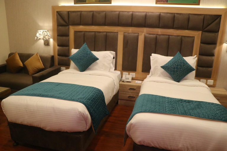Others 5, SK Premium Park, World Square Mall, Gautam Buddha Nagar