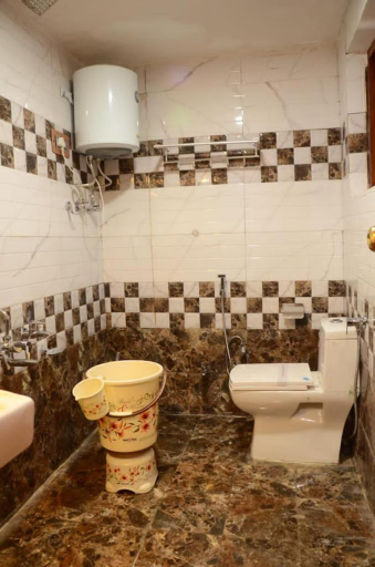 Bathroom, Hotel Mughal India, Ganderbal