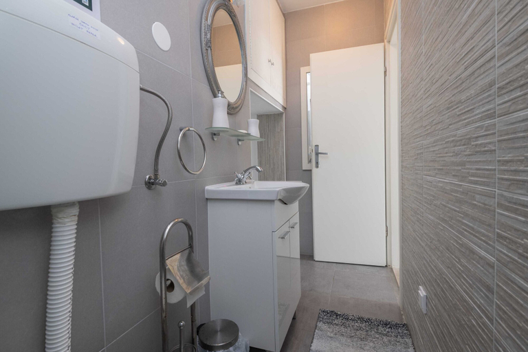 Bathroom 4, Apartment A Kind of Magic, Dubrovnik