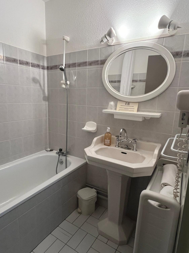 Bathroom 5, Auberge du Pont de Lanau, Cantal