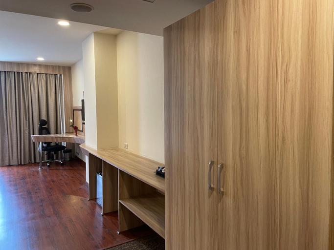 Others 3, SK Premium Park, World Square Mall, Gautam Buddha Nagar