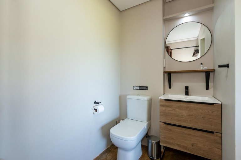 Bathroom 5, Dragonview Lodge, Uthukela