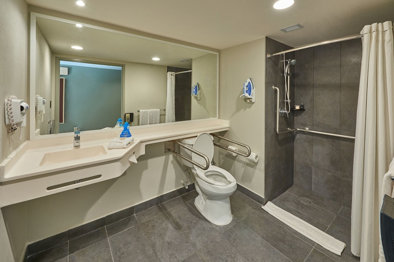 Bathroom 4, City Express by Marriott Merida, Mérida