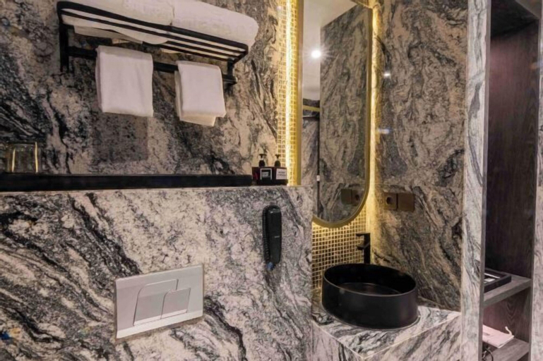 Bathroom 22