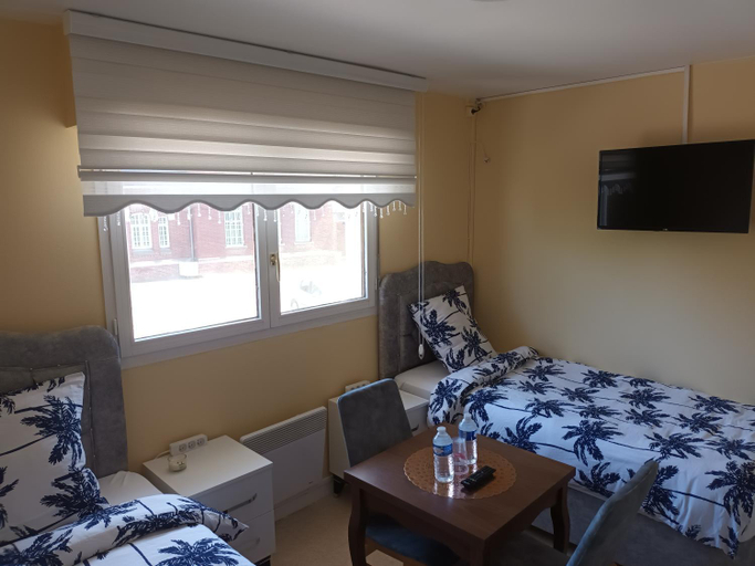 Bedroom 2, Hotel Harbonnieres, Somme