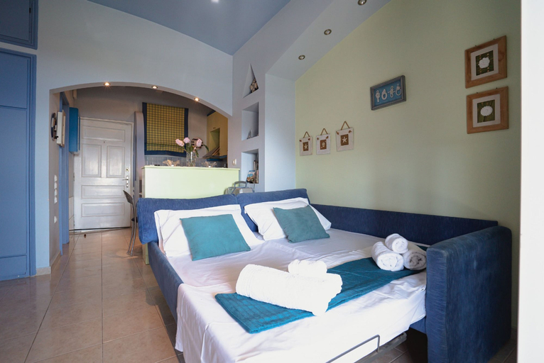 Room 3, Lilly s Seaview Studio, Thessaly