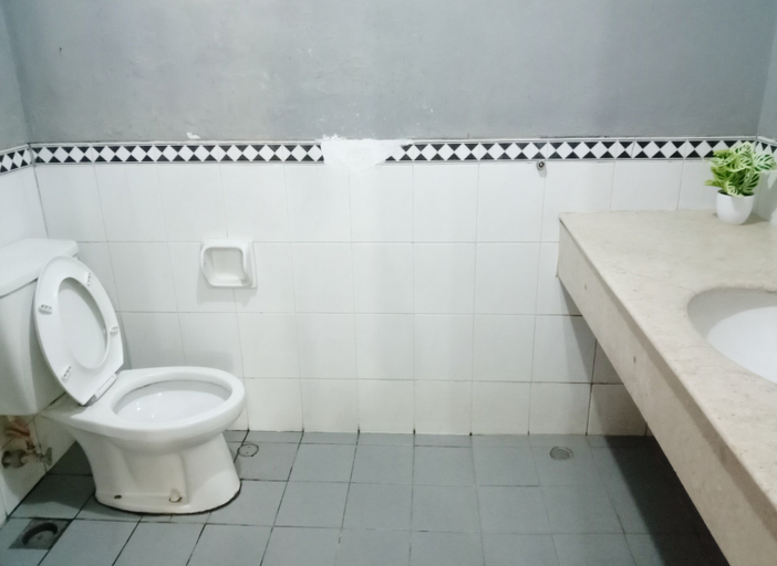 Bathroom 5, Carita Beach Front - Lippo Kondominium, Serang