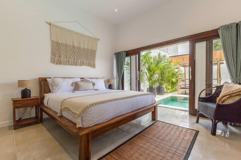 Others 3, Central 4 bedr villa 5min walk from eat street&Beach, Badung