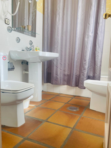 Bathroom 3, Hotel Albaida, Huelva