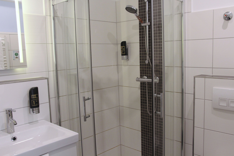 Bathroom 5, REGIOHOTEL Schanzenhaus Wernigerode, Harz