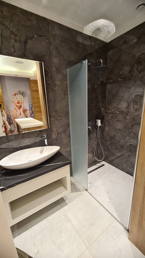 Bathroom 3, Cebeci Towers, Alanya