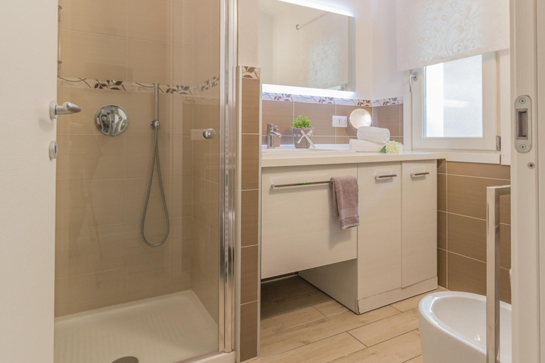 Bathroom 4, The Sweet Square Flat, Lecco