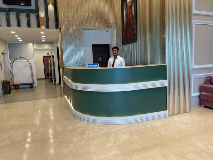 Others 4, SK Premium Park, World Square Mall, Gautam Buddha Nagar