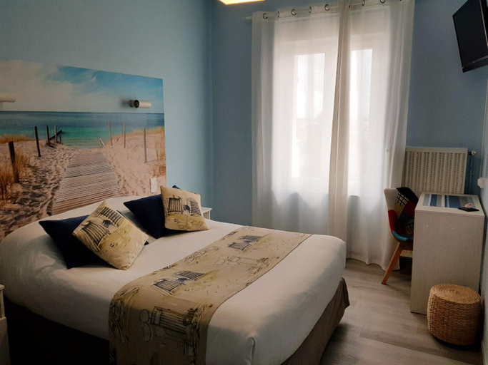 Bedroom 2, The Originals Access, Hotel Corinna, Royan, Charente-Maritime