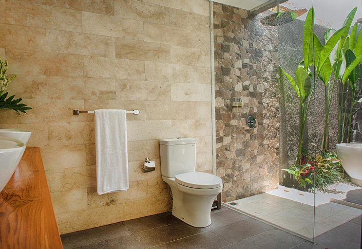 Bathroom 14