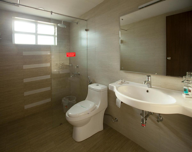 Bathroom 3, Le Coffee Resort, Wayanad