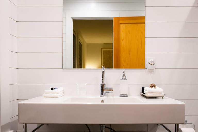 Bathroom 10