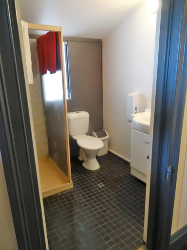 Bathroom 5, The Dulacca Hotel, Murilla