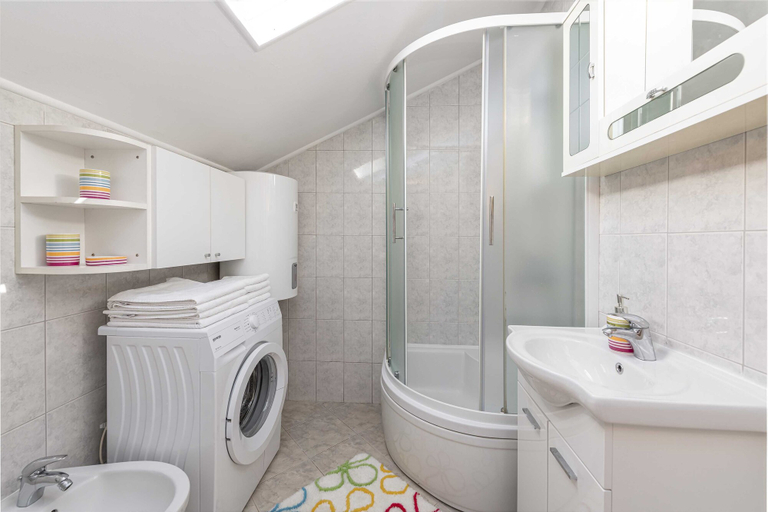 Bathroom 4, Green Hills Apartment, Dubrovnik