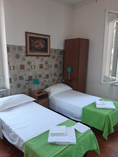 Bedroom 3, Hotel Guesthouse MASSENA, Genova
