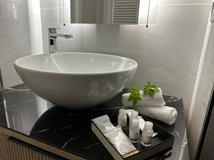 Bedroom 5, Jacuzzi Luxury Apartment in the Town Centre, Torino