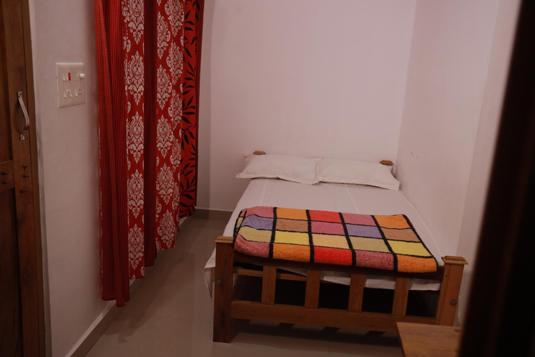 Breezeinn, Theni