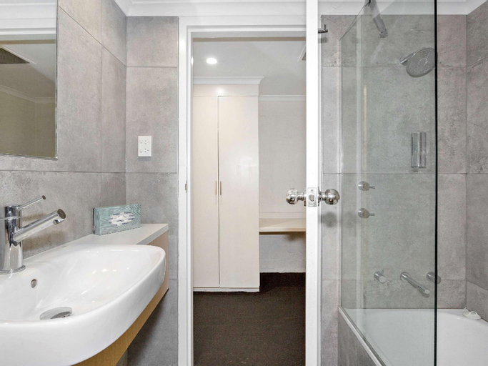 Bathroom 4