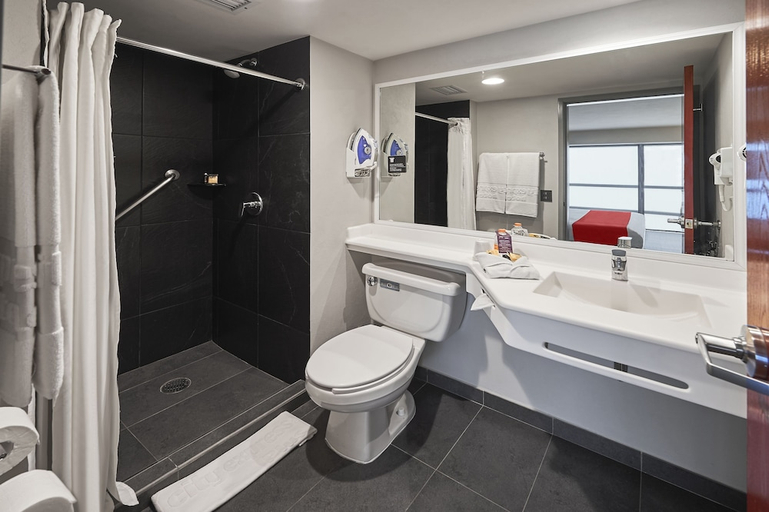 Bathroom 3, City Express by Marriott Ciudad de Mexico EBC Reforma, Mexico City