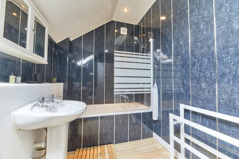 Bathroom 3, Host Stay Seafarers, Northumberland