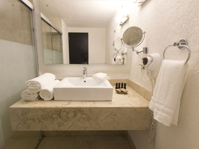 Bathroom 3, Rio Tequisquiapan, Tequisquiapan