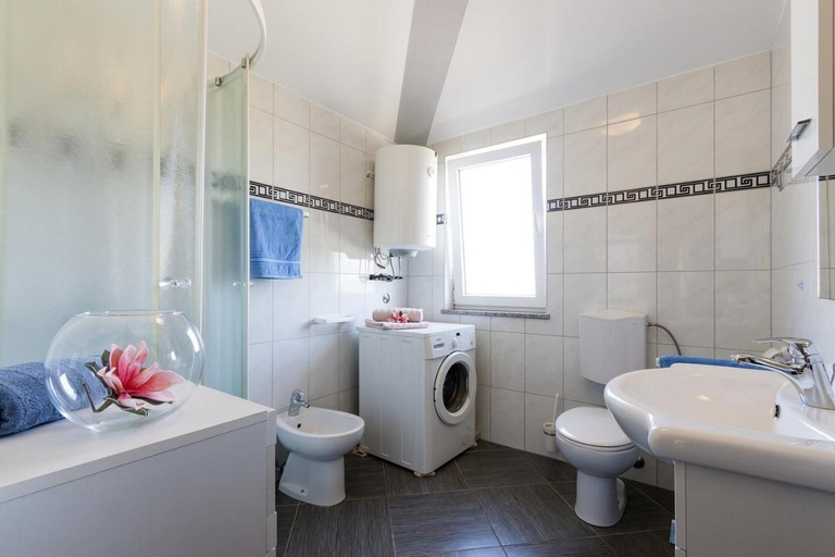 Bathroom 3, Apartment Carmen, Pula