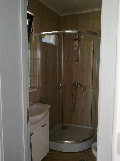 Bathroom 3, Azur Apartments, Sozopol
