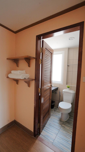 Bathroom 4, One Deves, Phra Nakhon
