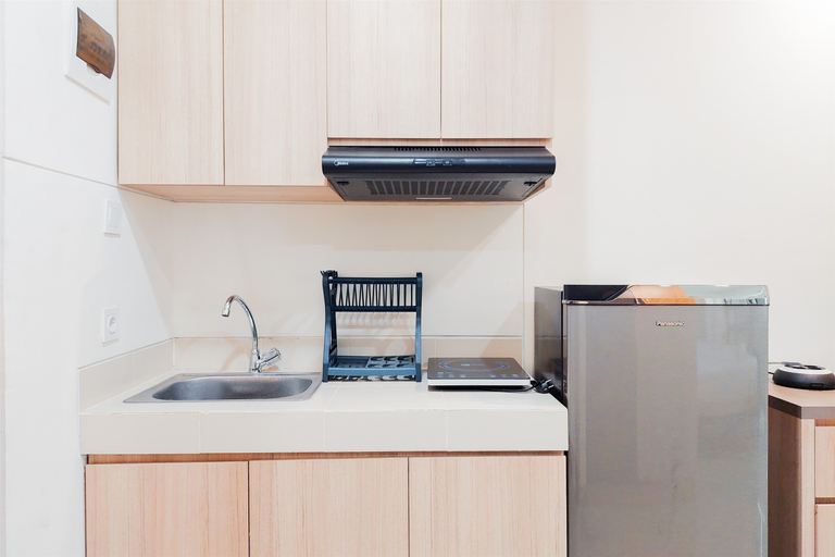 Others 4, Homey and Modern Studio Apartment B Residence By Travelio, South Tangerang