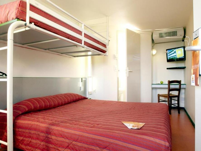 Bedroom 16