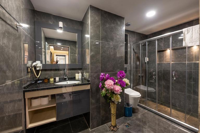 Bathroom 5, Grand Ons Hotel, Fatih
