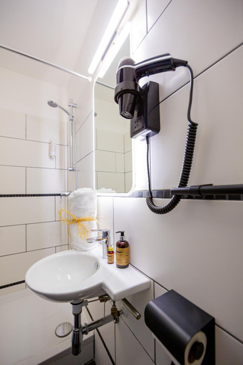 Bathroom 4, Berti Hotel Mulhouse Centre Gare, Haut-Rhin