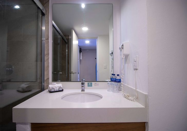 Bathroom 5, Star Palace Beach Hotel, Mazatlán