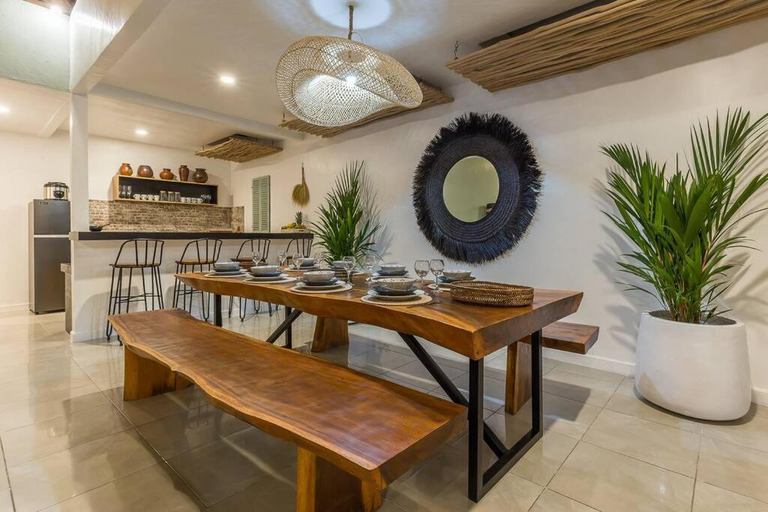 Others 4, Central 4 bedr villa 5min walk from eat street&Beach, Badung