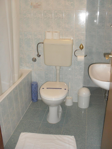 Bathroom 3, Hotel Biser, Pag