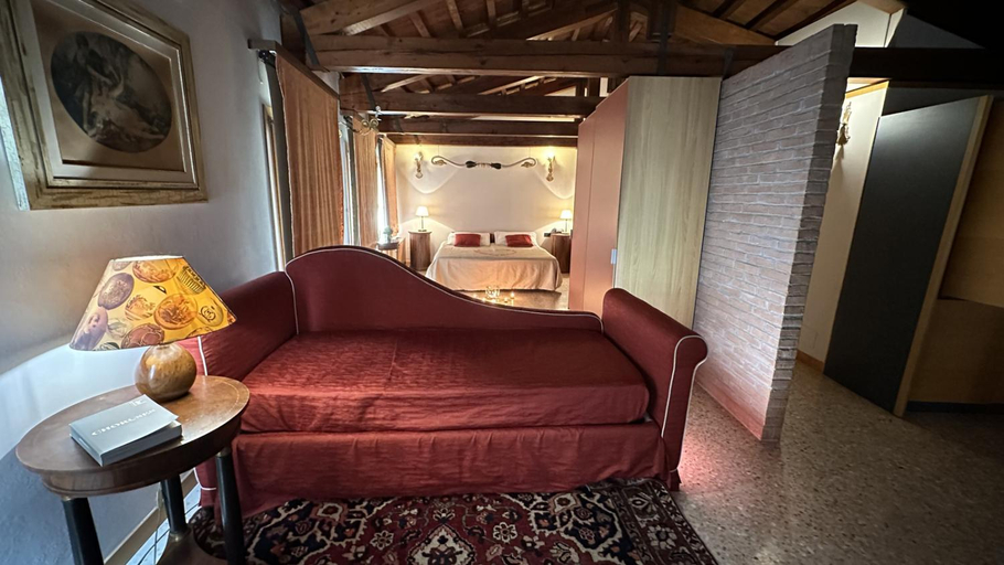 Bedroom, San Simeon Apartments, Venezia