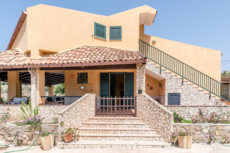 Others 2, Villa Tre 's', Agrigento
