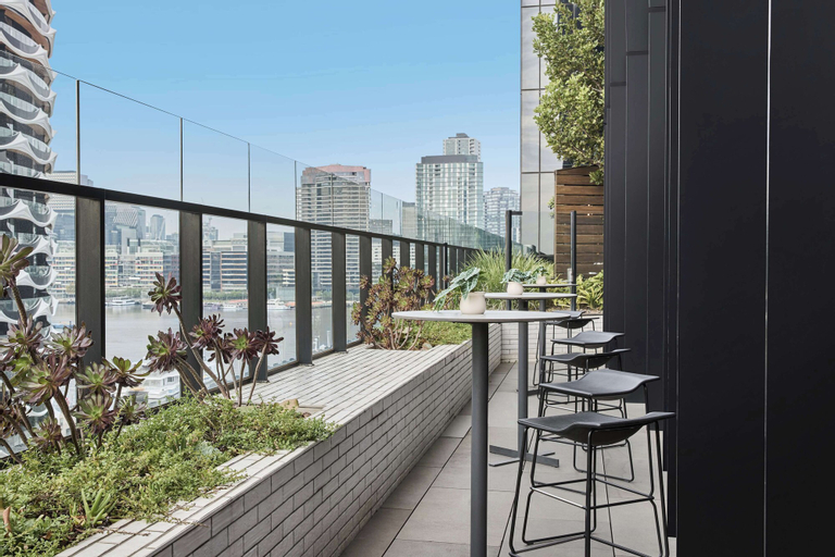 Exterior & Views 17