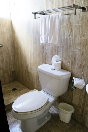 Bathroom 3, Mar Azul Suites, Cozumel