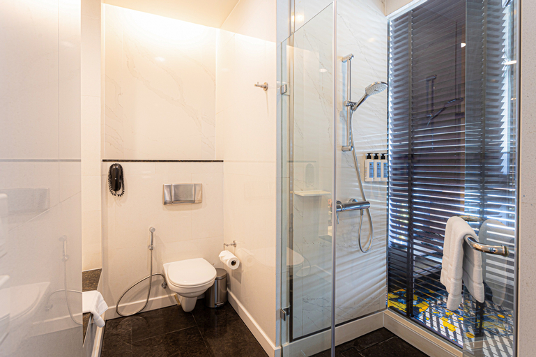 Bathroom 11